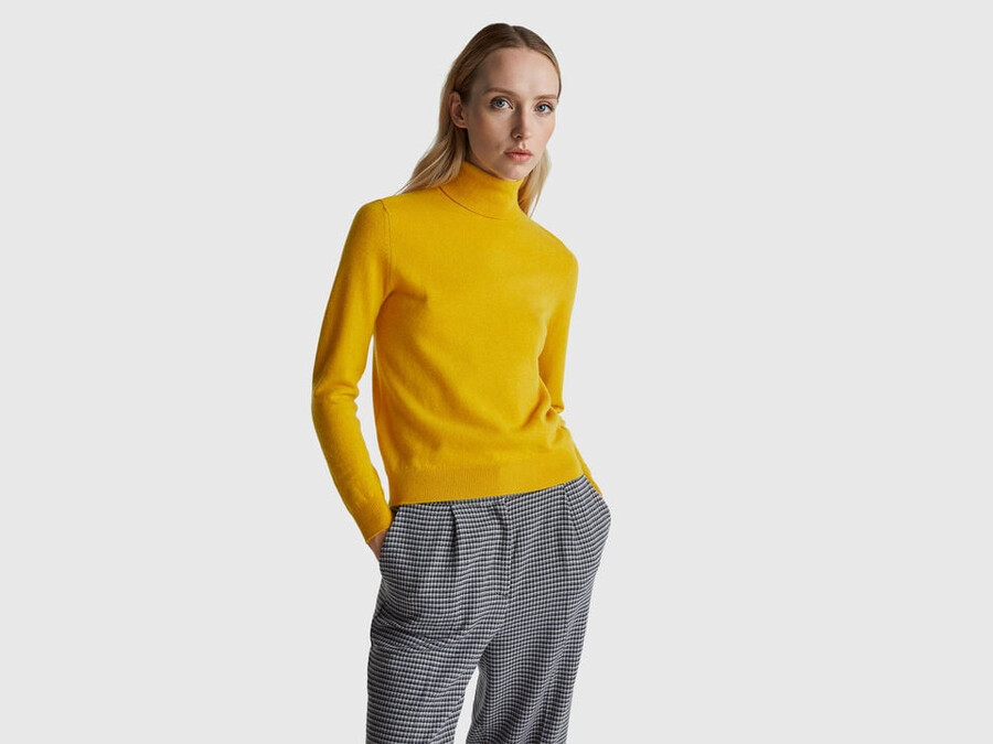 yellow ochre turtleneck sweater in pure merino wool