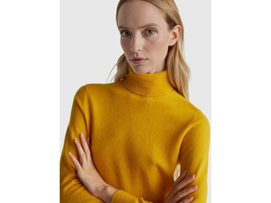 yellow ochre turtleneck sweater in pure merino wool
