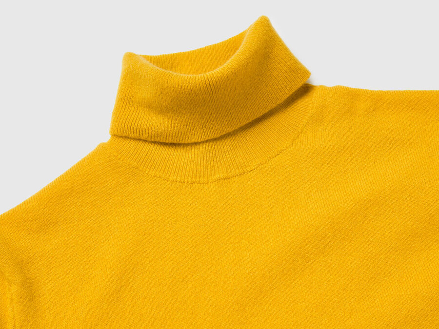 yellow ochre turtleneck sweater in pure merino wool