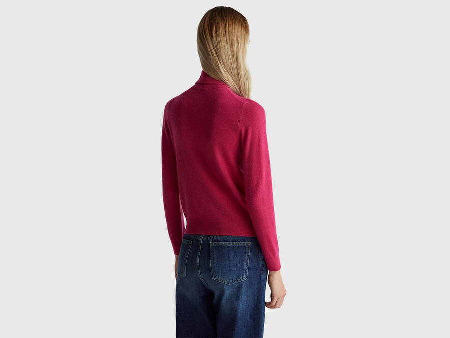 fuchsia turtleneck sweater in pure merino wool