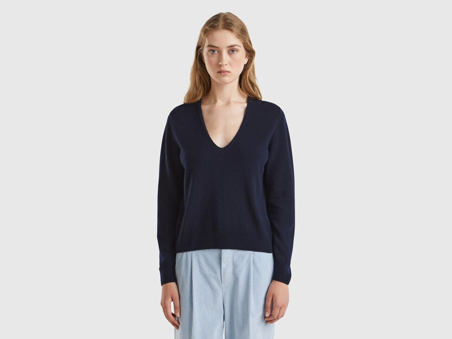 dark blue v-neck sweater in pure merino wool