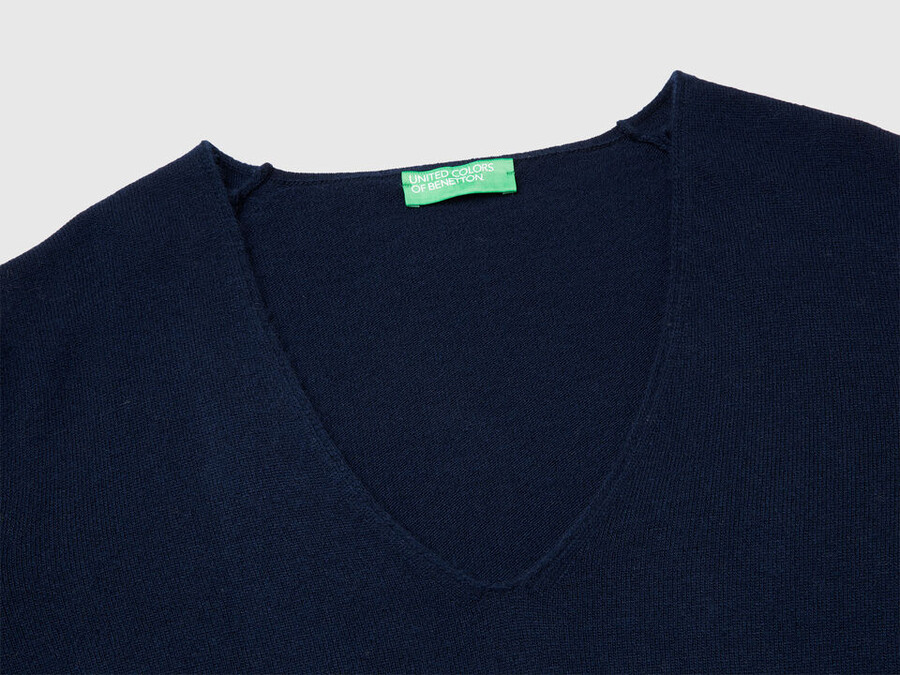 dark blue v-neck sweater in pure merino wool