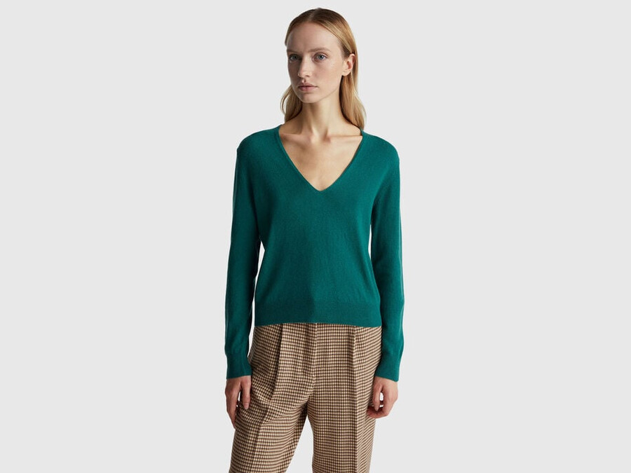 green v-neck sweater in pure merino wool