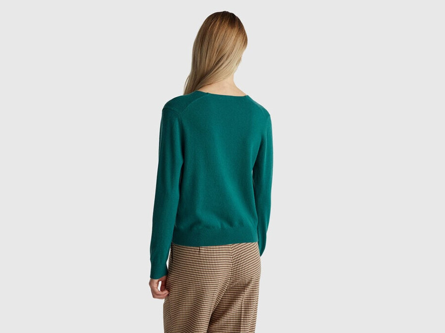 green v-neck sweater in pure merino wool