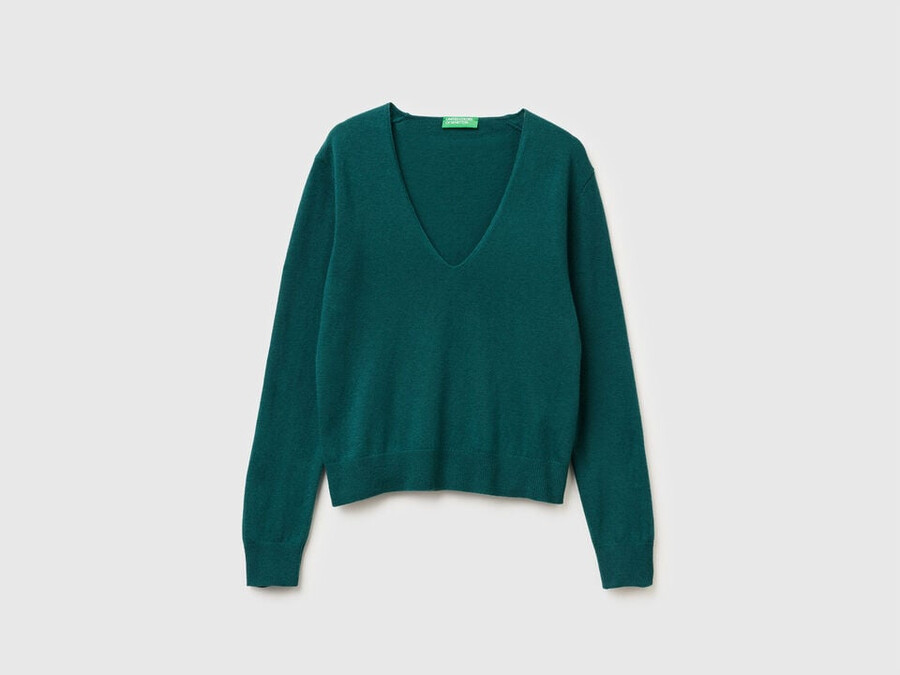 green v-neck sweater in pure merino wool