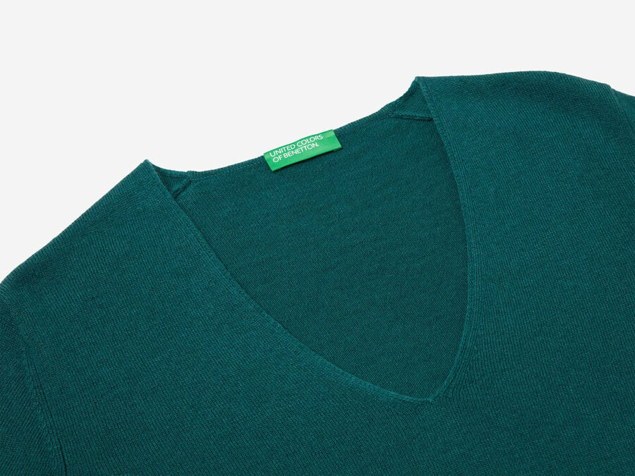 green v-neck sweater in pure merino wool