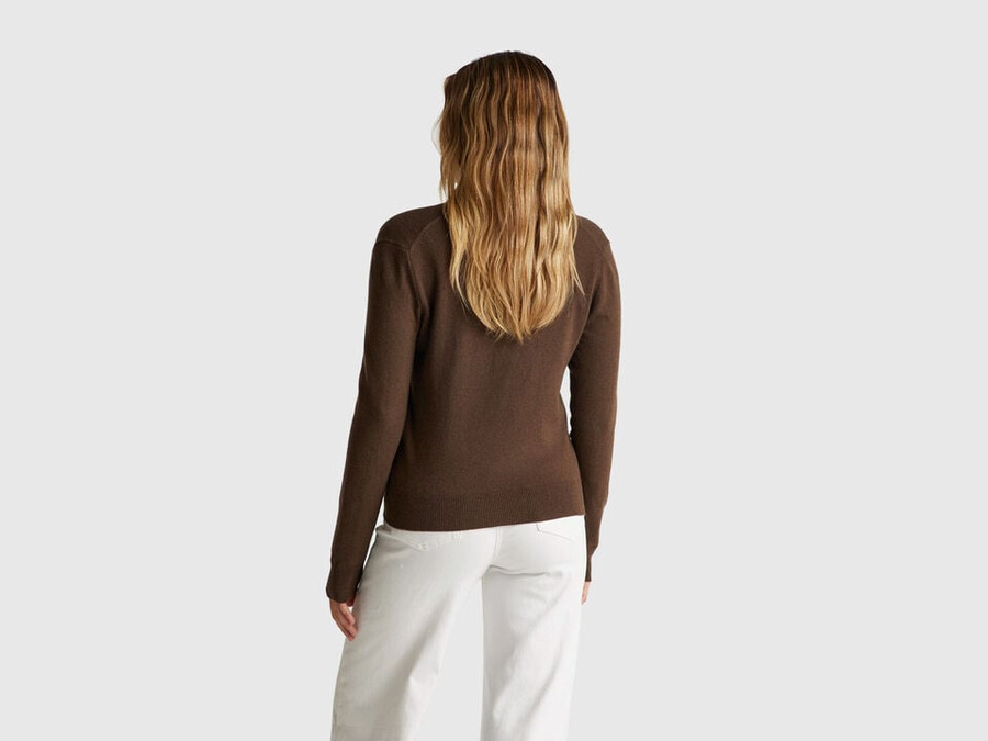 brown v-neck sweater in pure merino wool
