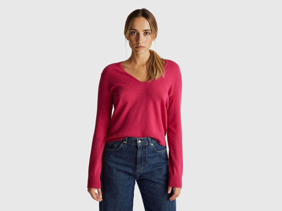fuchsia v-neck sweater in pure merino wool