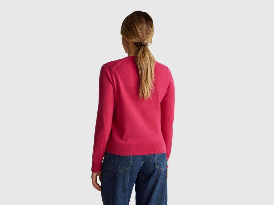 fuchsia v-neck sweater in pure merino wool