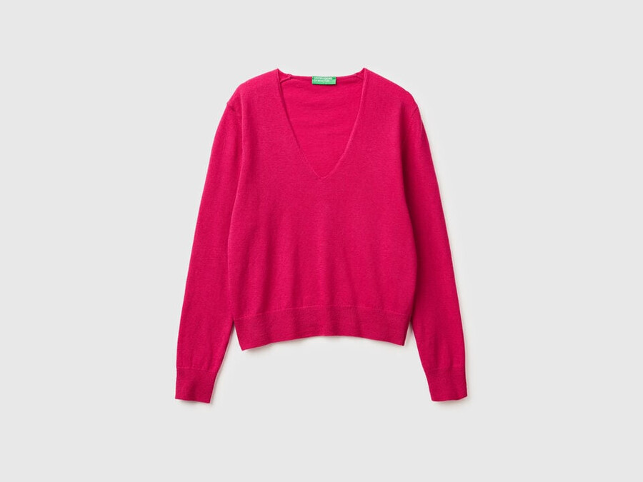 fuchsia v-neck sweater in pure merino wool