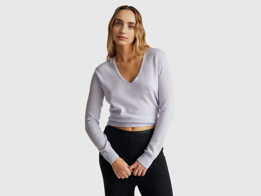 lilac v-neck sweater in pure merino wool