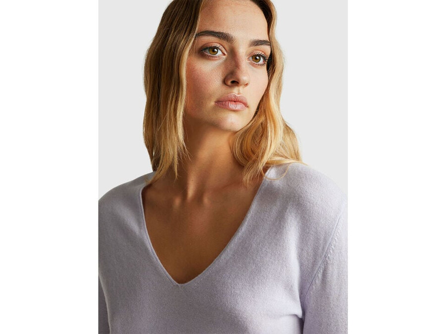 lilac v-neck sweater in pure merino wool