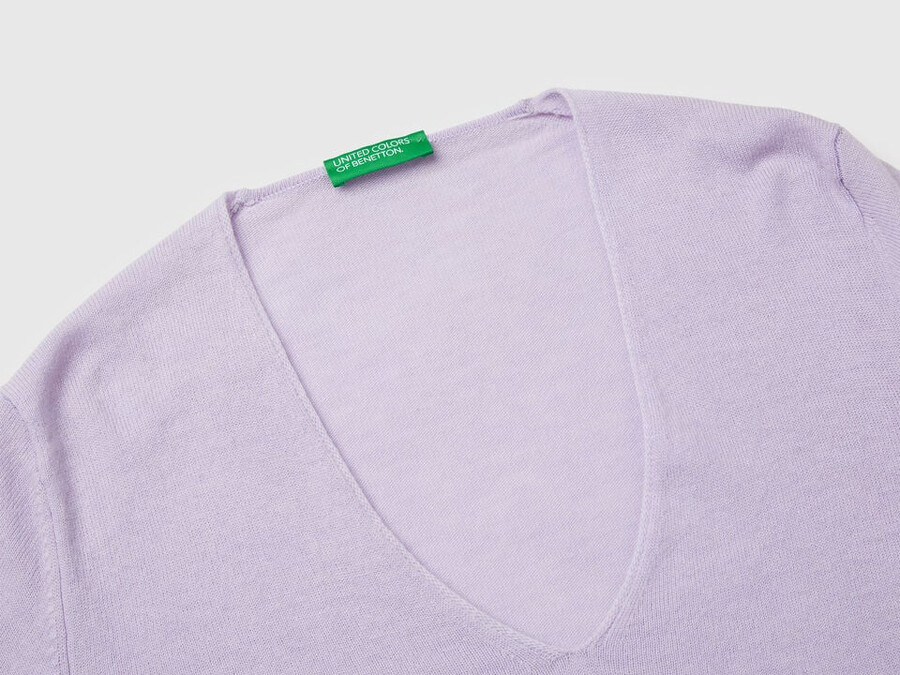 lilac v-neck sweater in pure merino wool