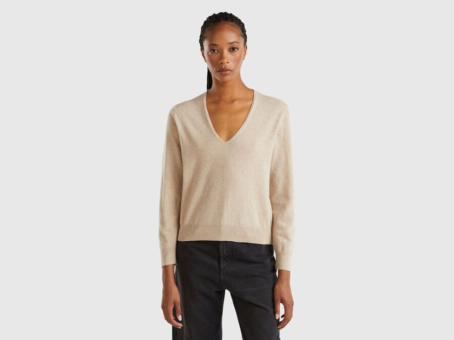 beige v-neck sweater in pure merino wool
