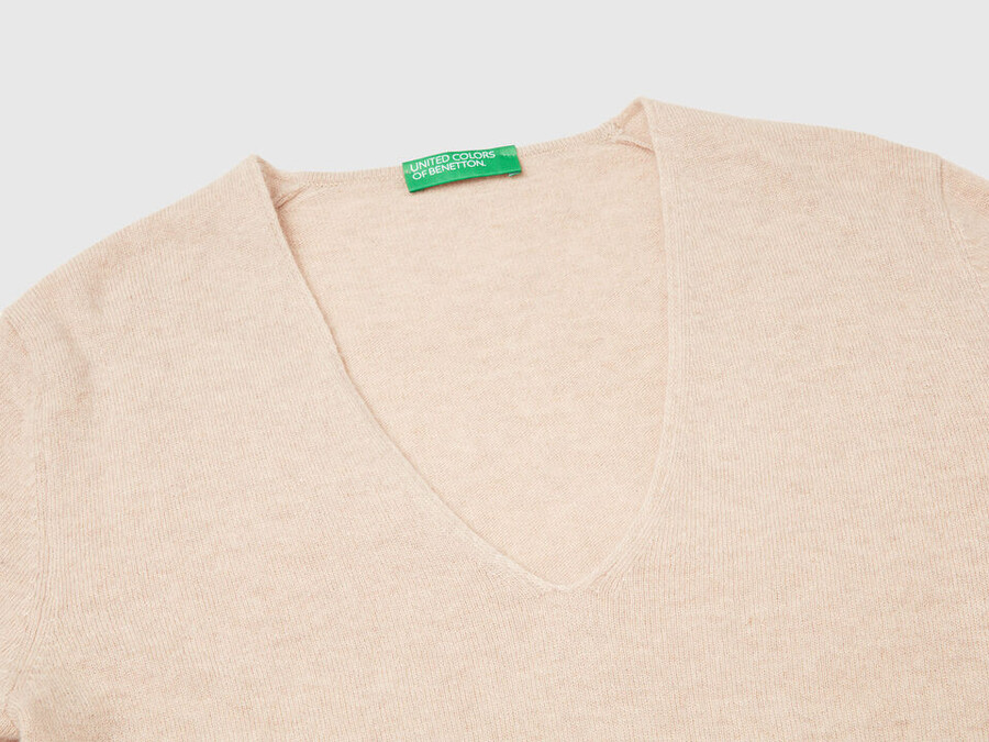 beige v-neck sweater in pure merino wool