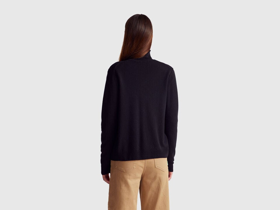 black crew neck cardigan in pure merino wool