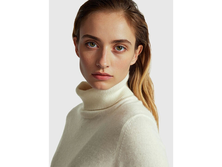 cream white short sleeve turtleneck in cashmere blend