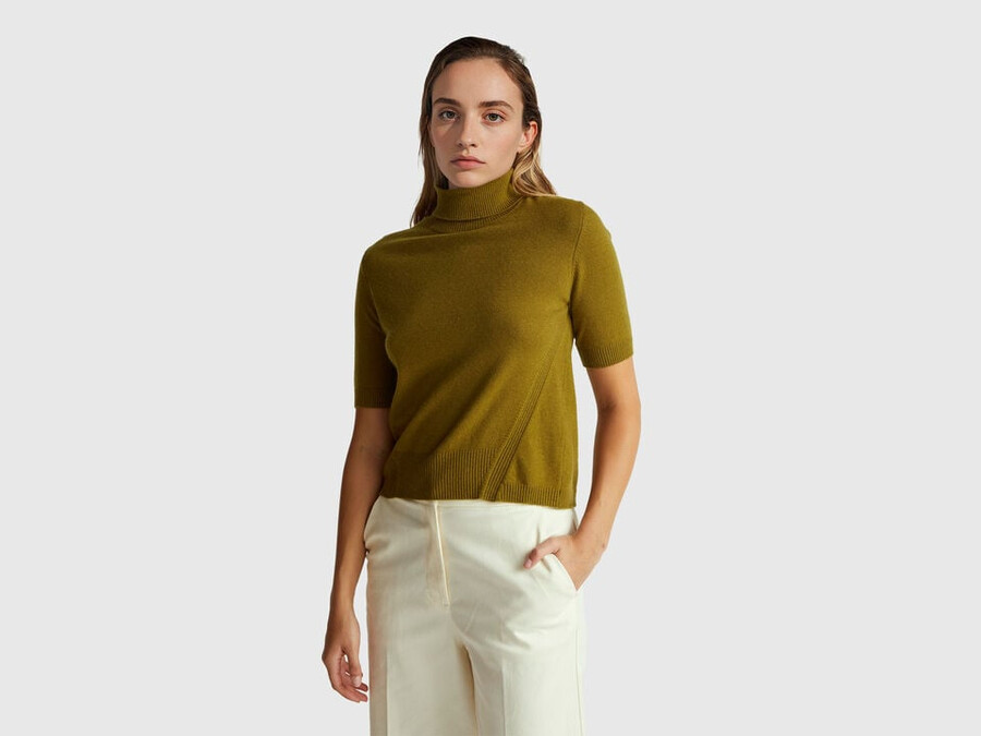 military green short sleeve turtleneck in cashmere blend