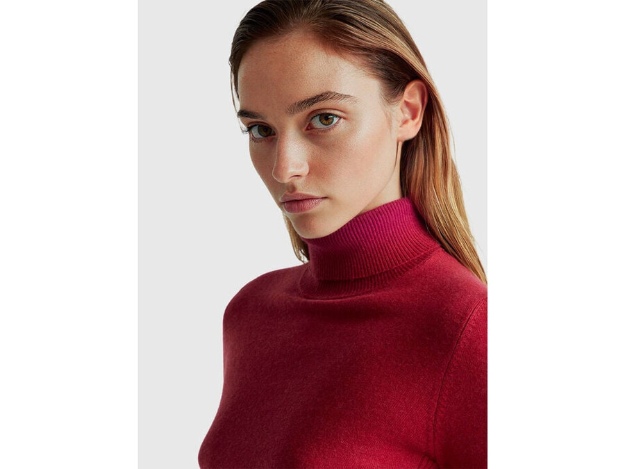 red short sleeve turtleneck in cashmere blend