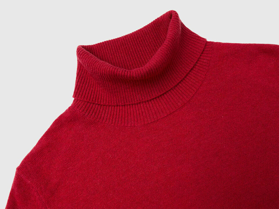 red short sleeve turtleneck in cashmere blend