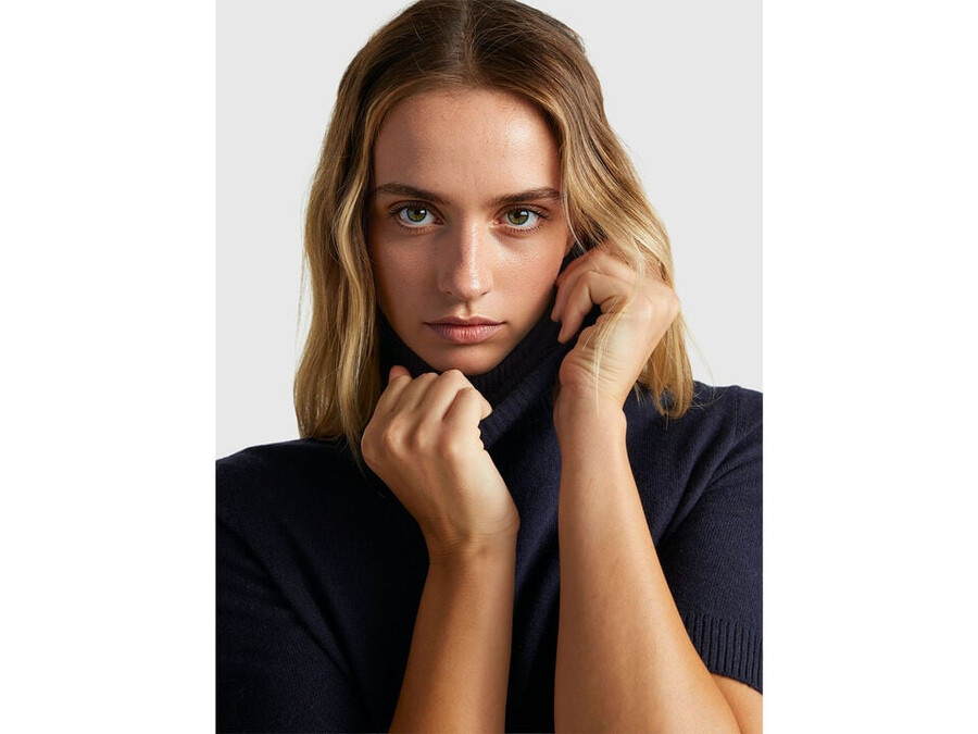 midnight blue short sleeve turtleneck in cashmere blend