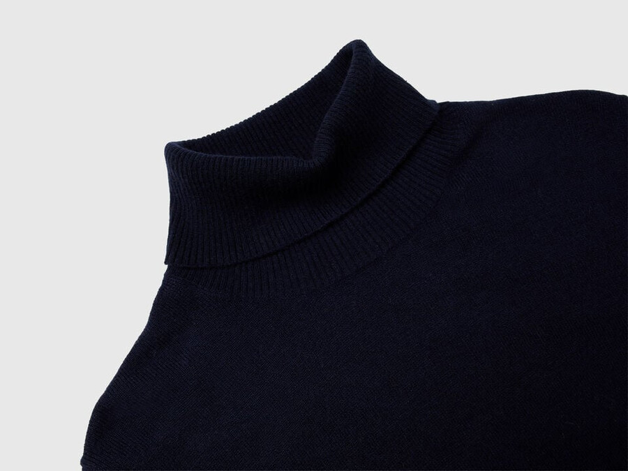 midnight blue short sleeve turtleneck in cashmere blend