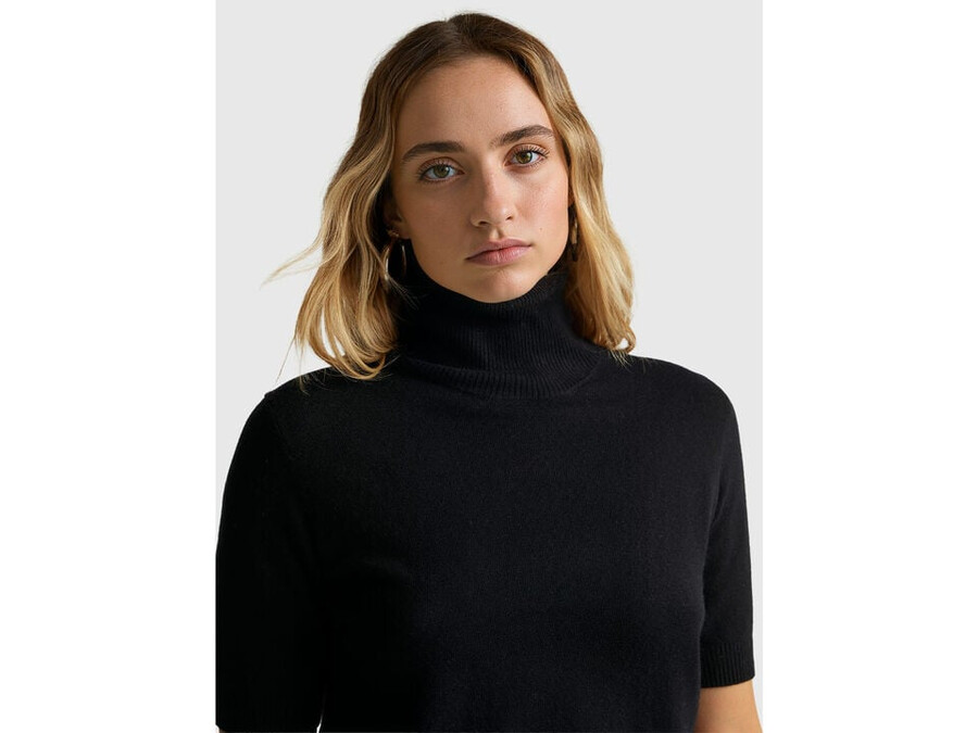 black short sleeve turtleneck in cashmere blend