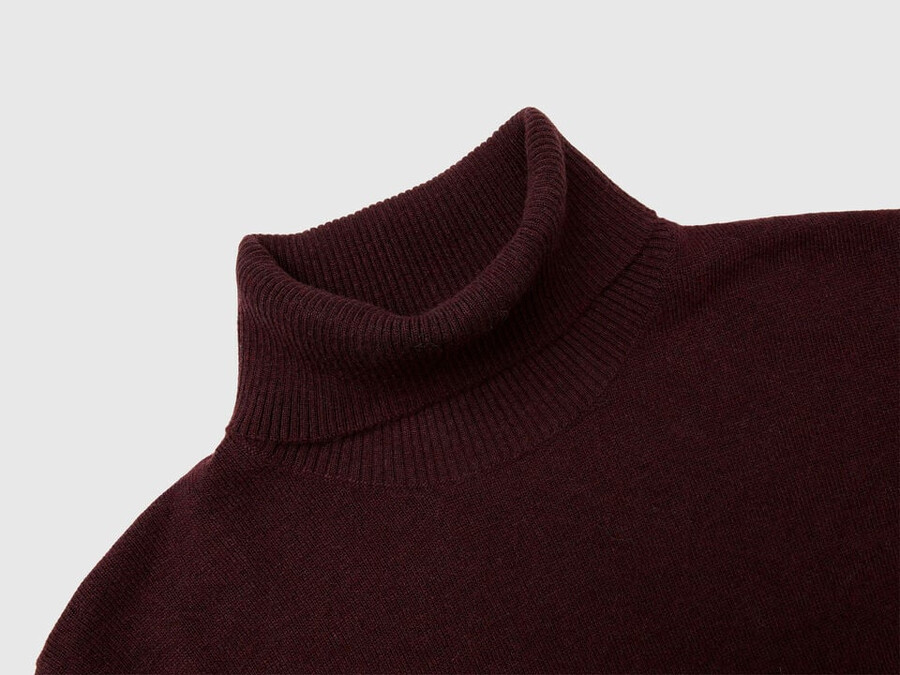 burnt brown short sleeve turtleneck in cashmere blend