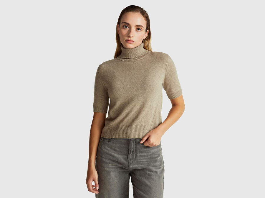 beige short sleeve turtleneck in cashmere blend