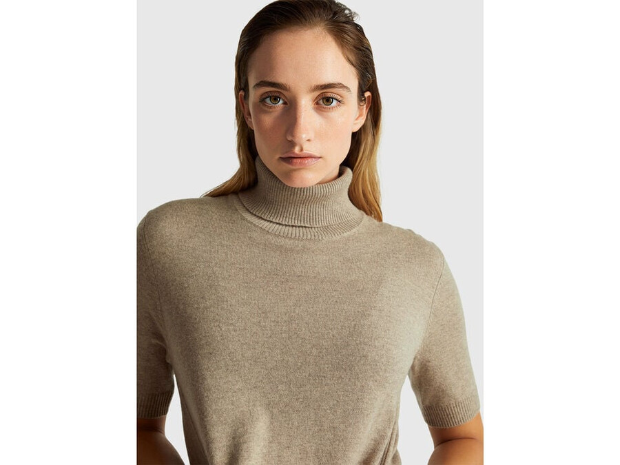 beige short sleeve turtleneck in cashmere blend