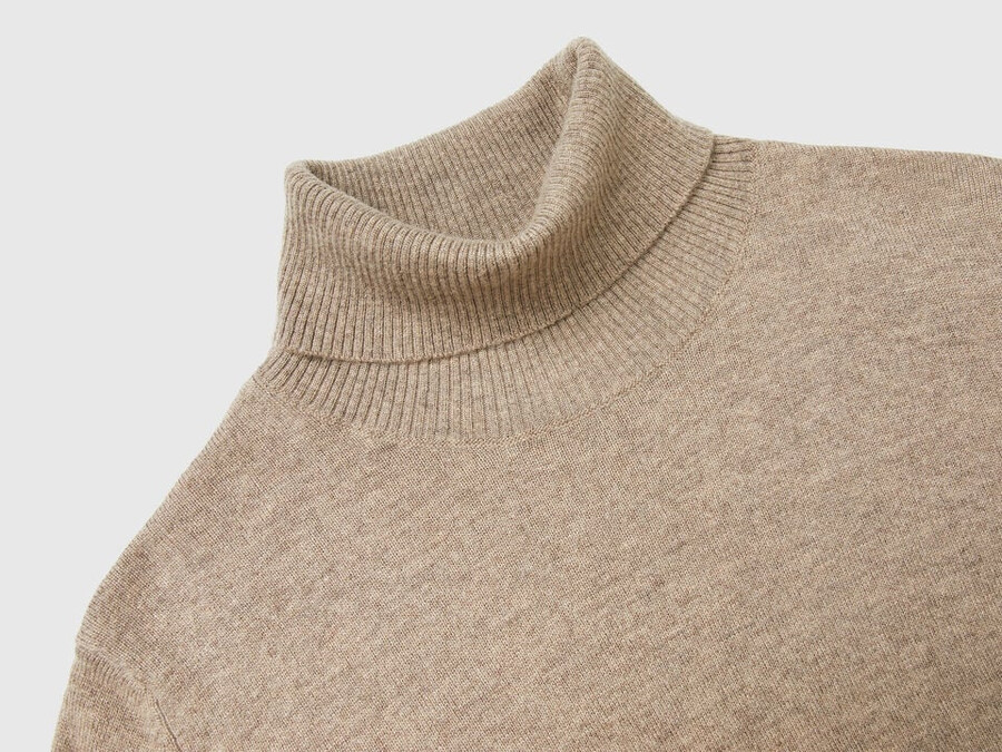 beige short sleeve turtleneck in cashmere blend