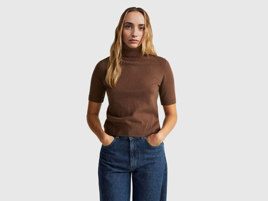 brown short sleeve turtleneck in cashmere blend
