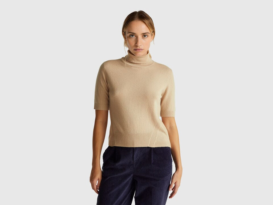 camel short sleeve turtleneck in cashmere blend