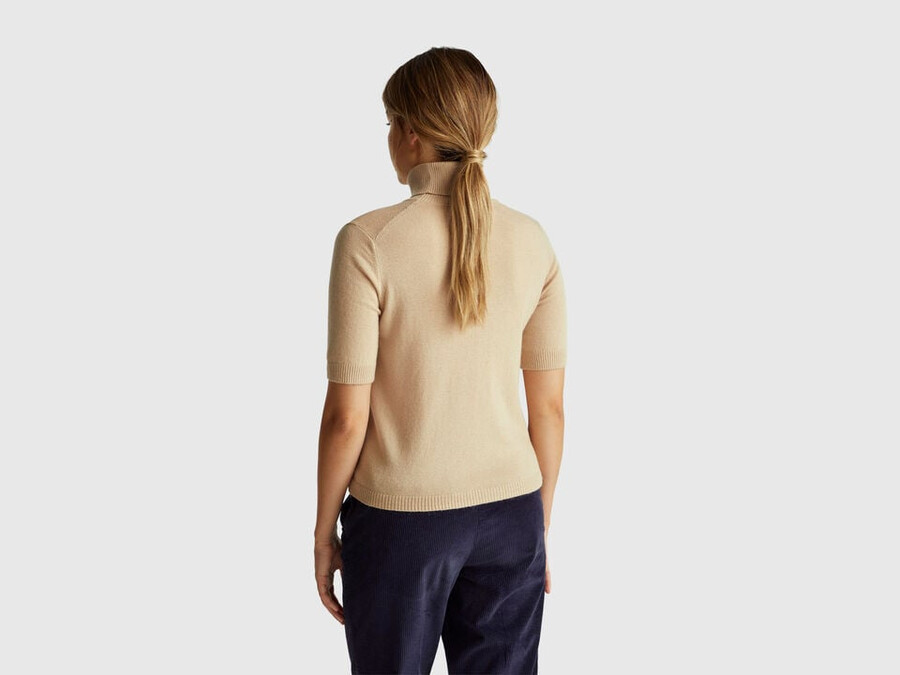 camel short sleeve turtleneck in cashmere blend
