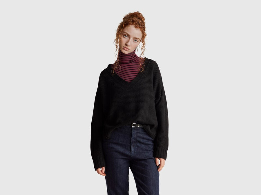 v-neck sweater in wool blend