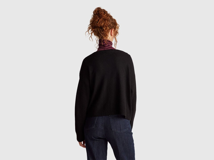 v-neck sweater in wool blend