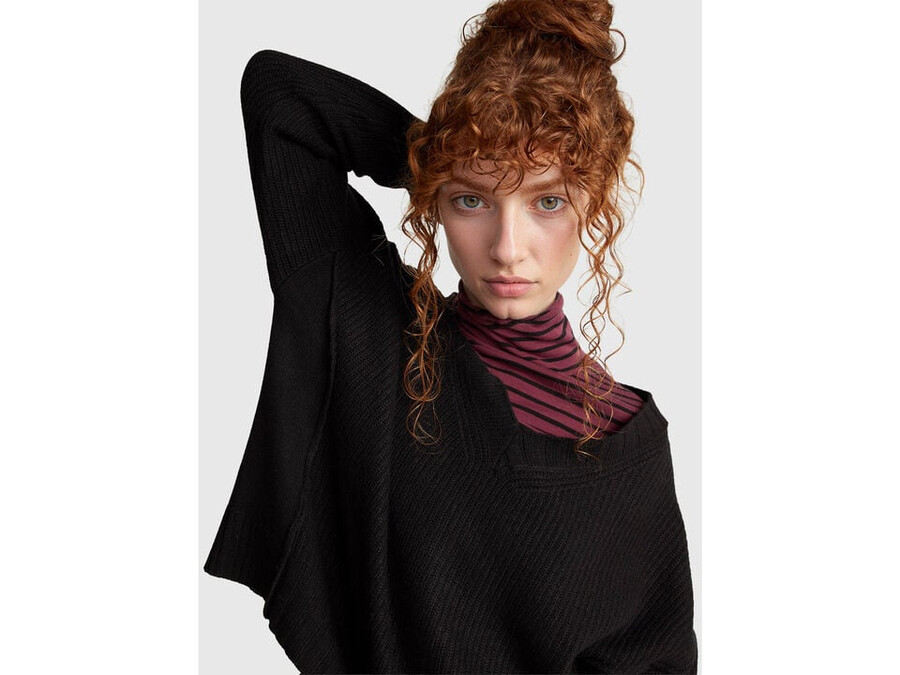 v-neck sweater in wool blend