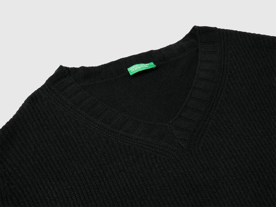 v-neck sweater in wool blend