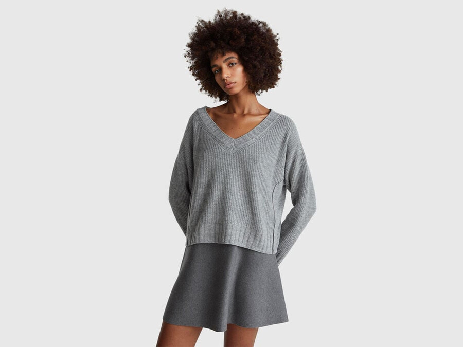 v-neck sweater in wool blend