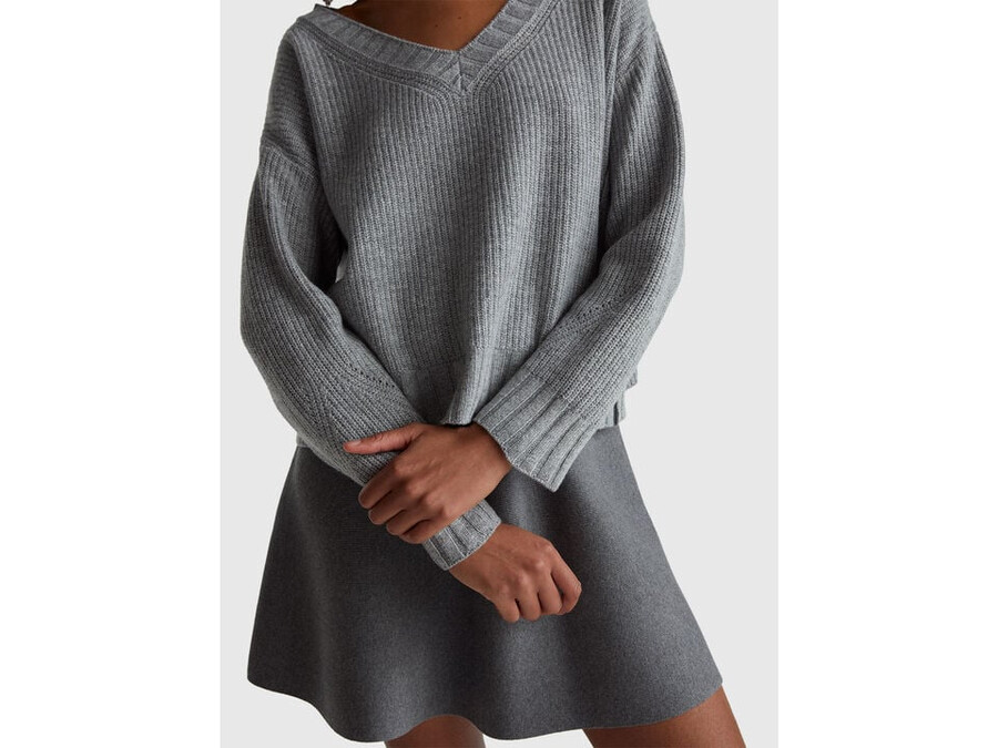 v-neck sweater in wool blend