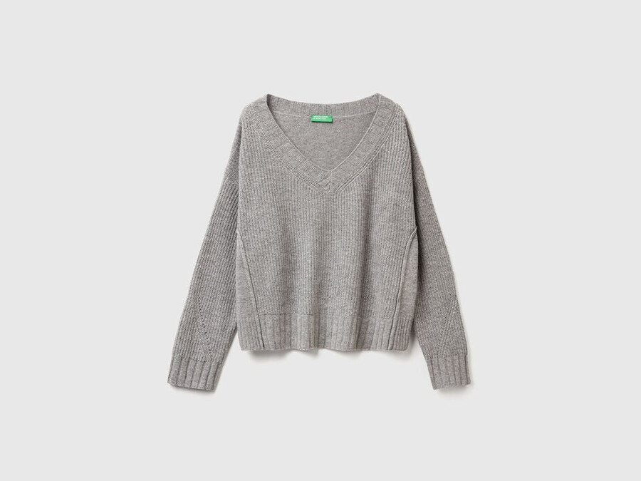v-neck sweater in wool blend