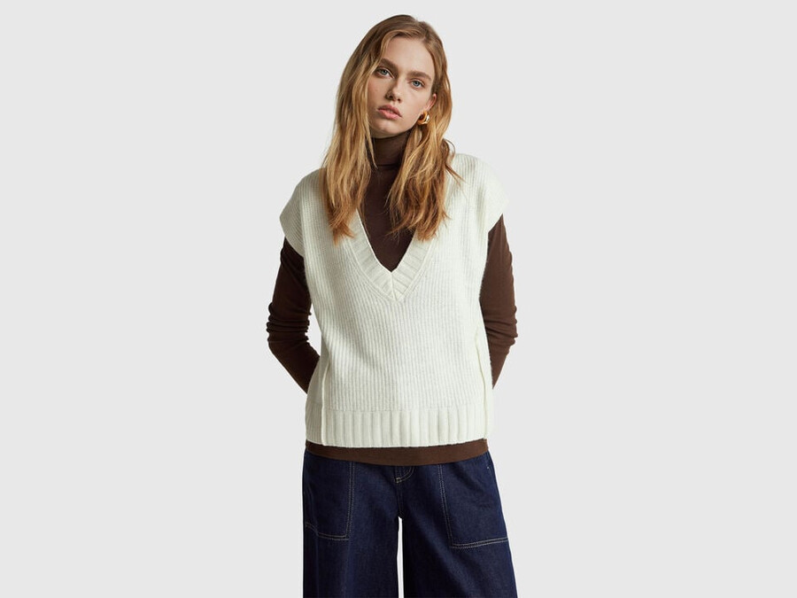 v-neck vest in wool blend