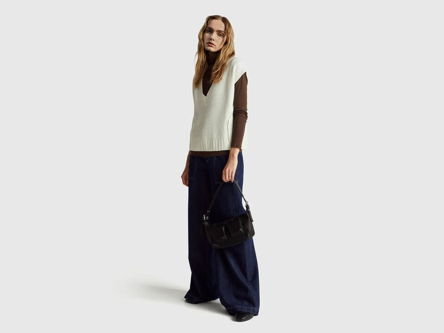 v-neck vest in wool blend