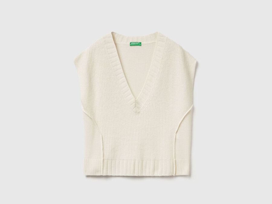 v-neck vest in wool blend