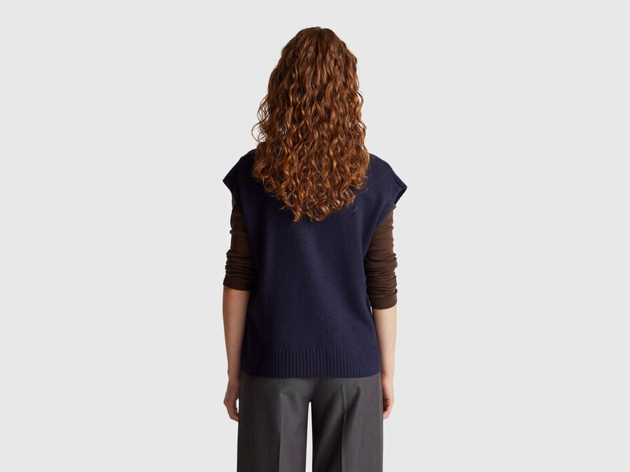 v-neck vest in wool blend