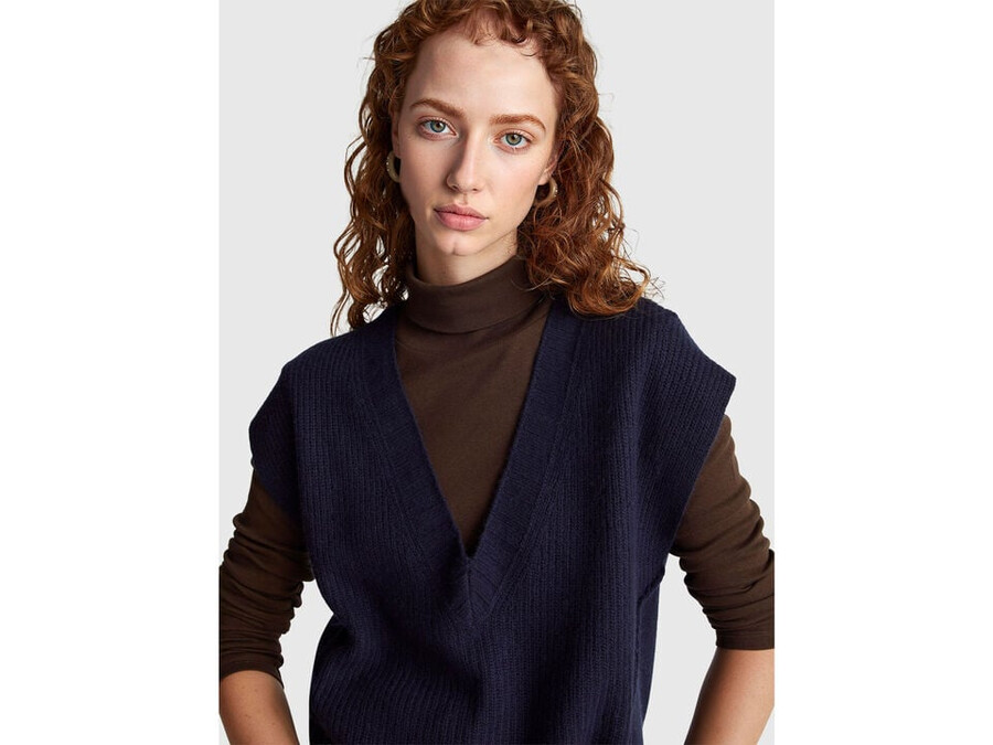 v-neck vest in wool blend