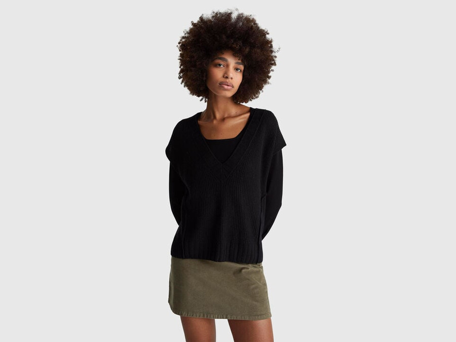 v-neck vest in wool blend