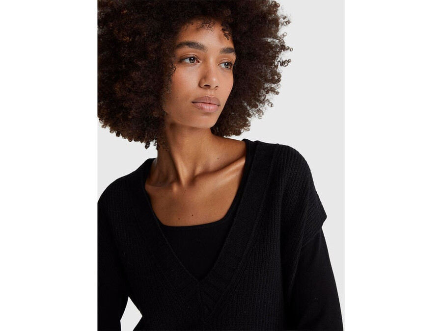 v-neck vest in wool blend