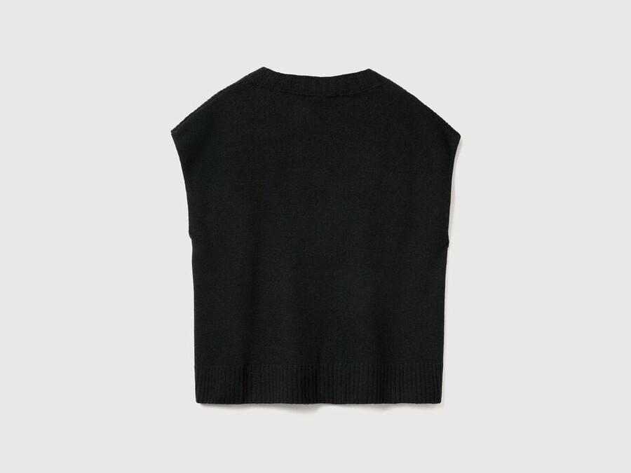v-neck vest in wool blend