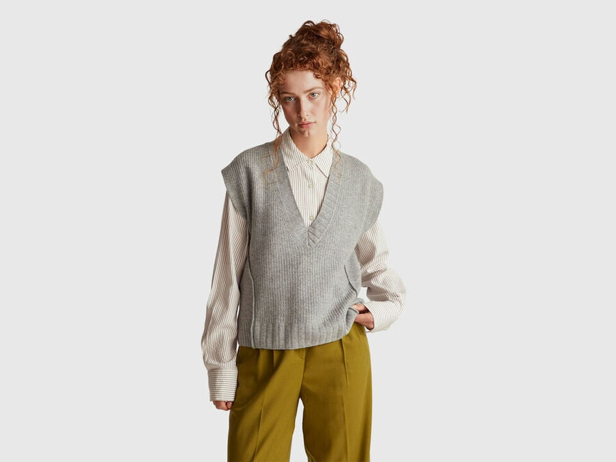 v-neck vest in wool blend